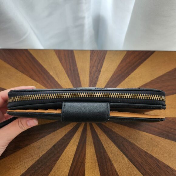 Fossil Wallet Women Quilted Black Faux Leather Large Zip Around  Wristlet Strap - Picture 4 of 7